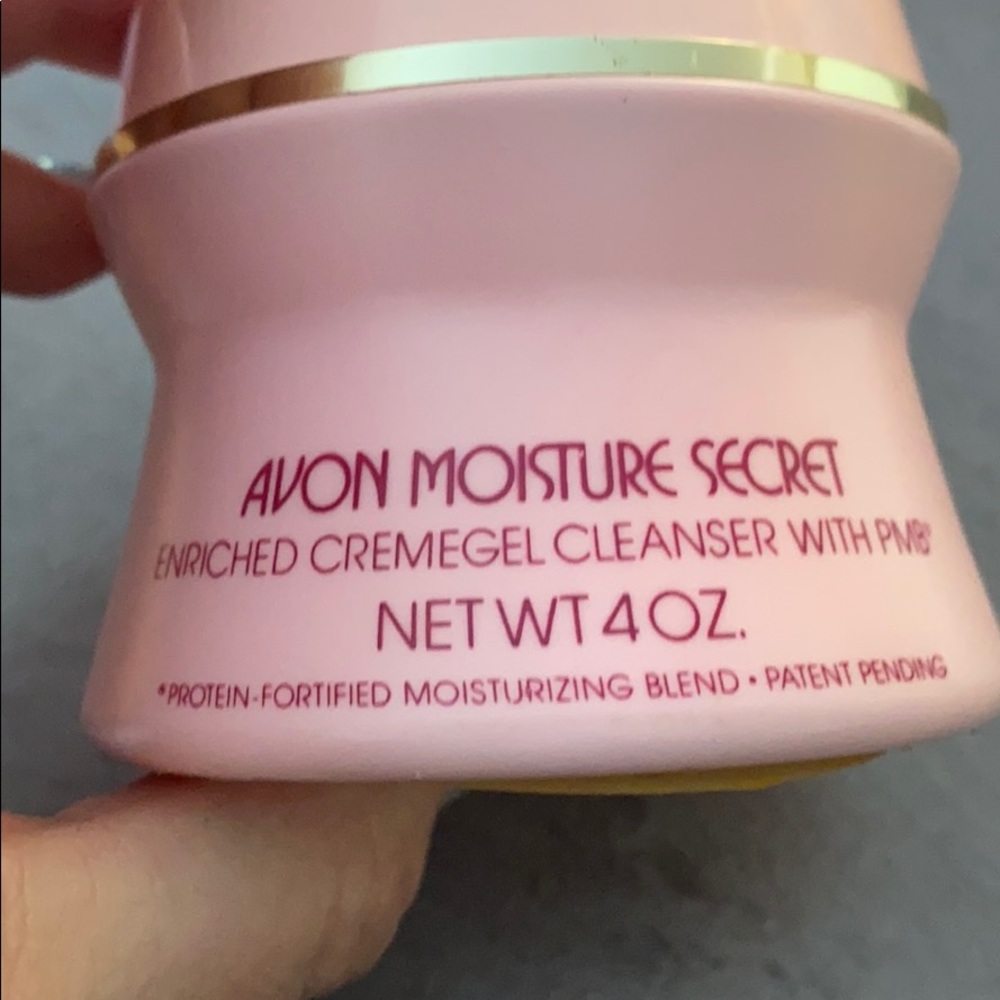 Avon Moisture Secret Enriched Cremegel Cleanser - Picture 5 of 10